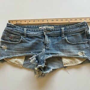 EUC Hollister Distressed Denim Blue Jean Shorts Juniors Size 9 (B2)